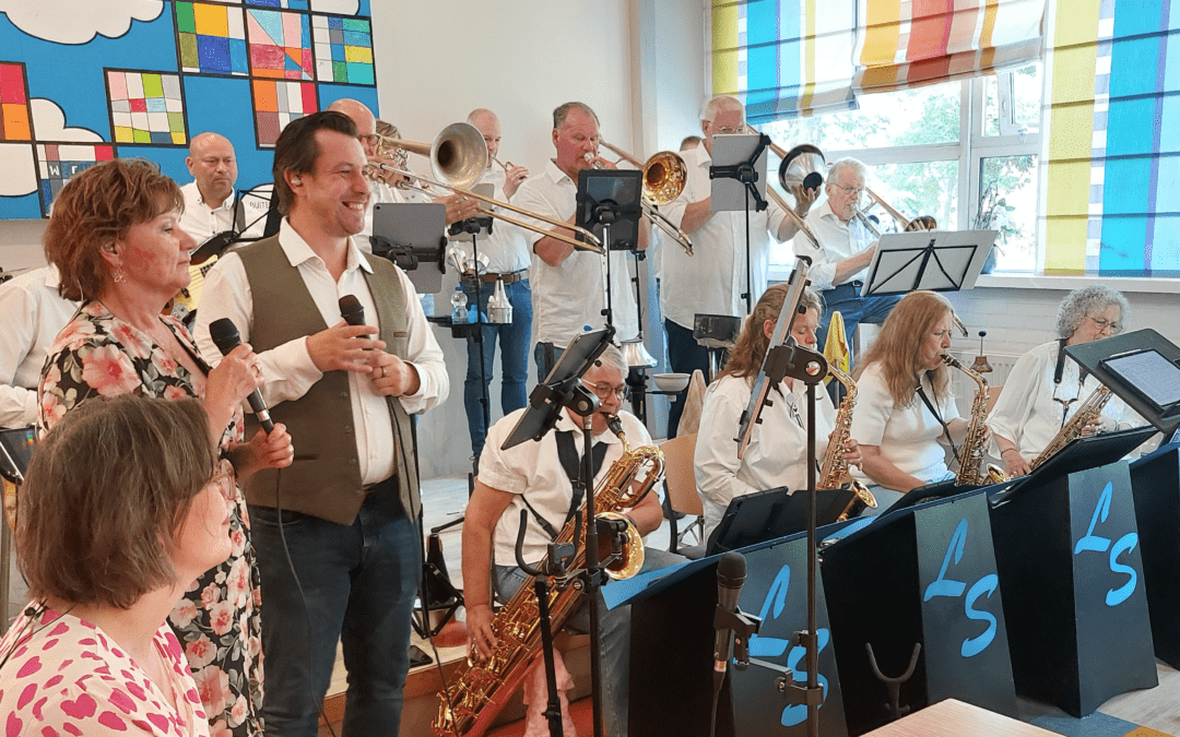 Vanmiddag was het genieten bij Florence Vredenburch 🎶🎷